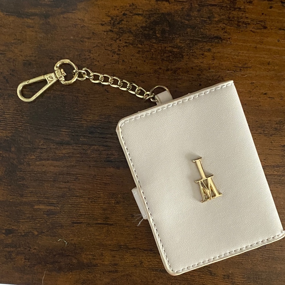 Elegant Cream Card Holder with Gold Accent